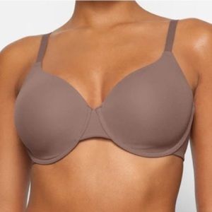NWT Skims fits everybody T-Shirt bra  44DD